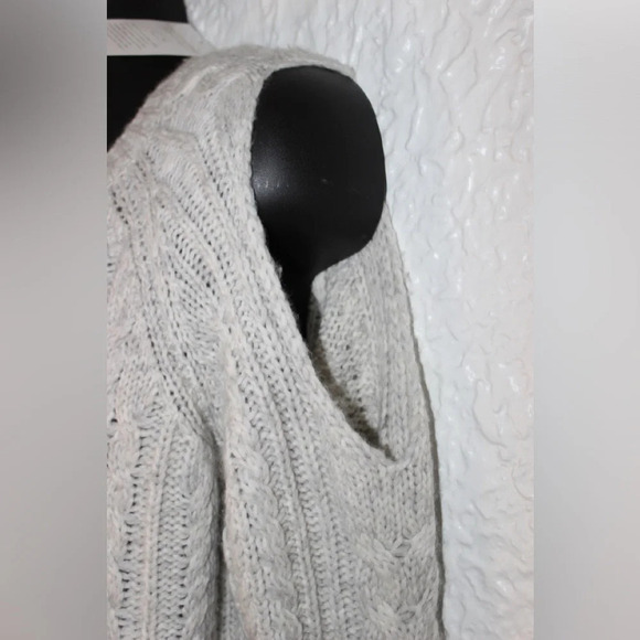 NWT Soft Surroundings Cozy Cold Shoulder Chunky Cable Knit Sweater Gray Medium - Picture 6 of 12